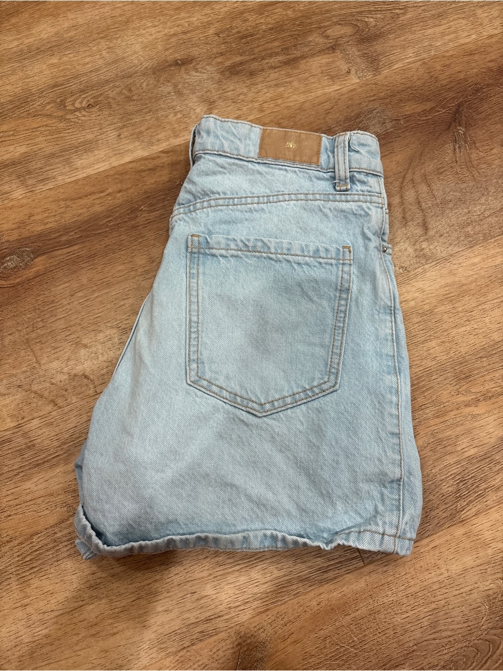 Zara Men's Light Wash Relaxed Denim Jeans